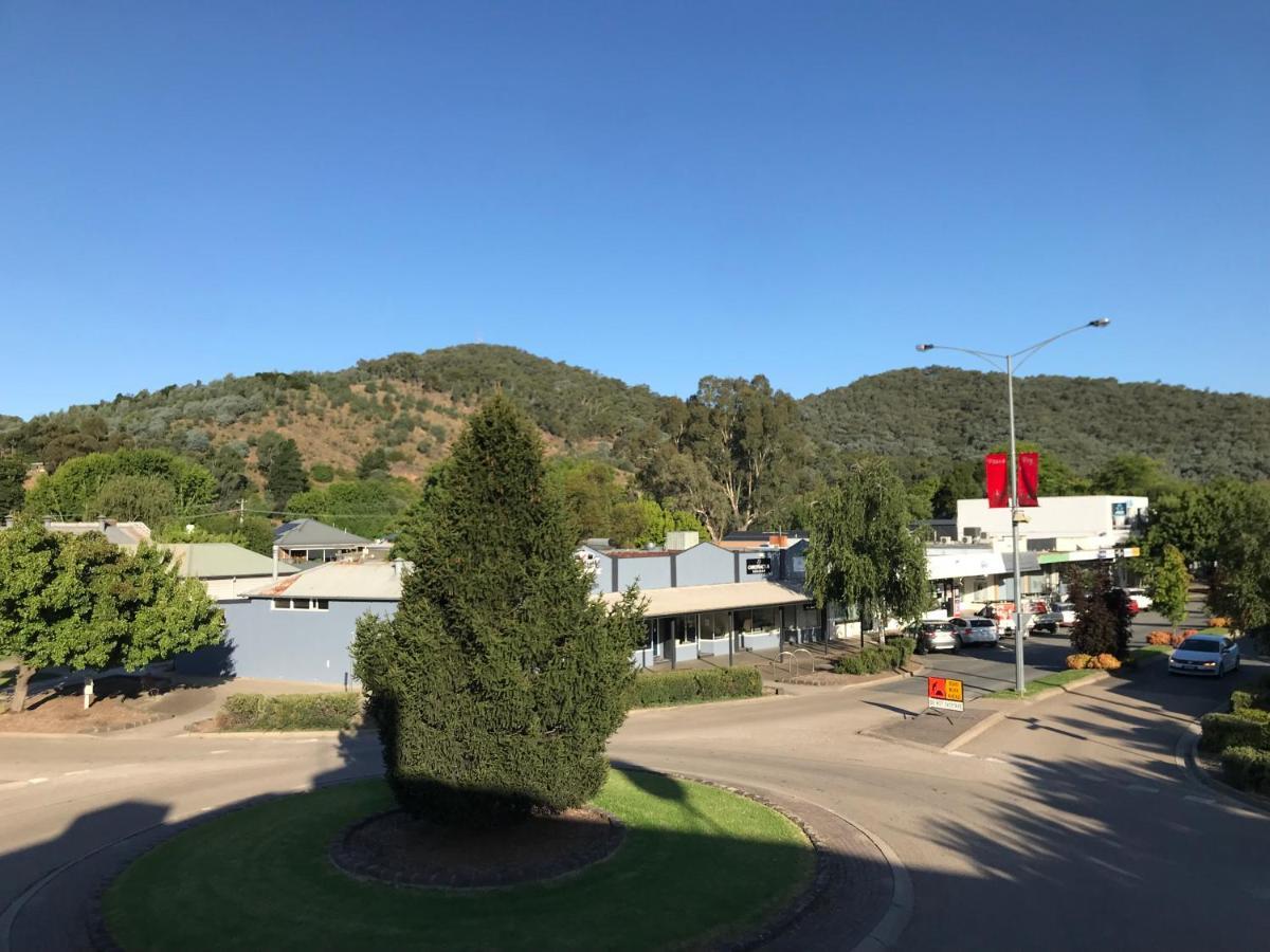 Myrtleford Hotel Buitenkant foto